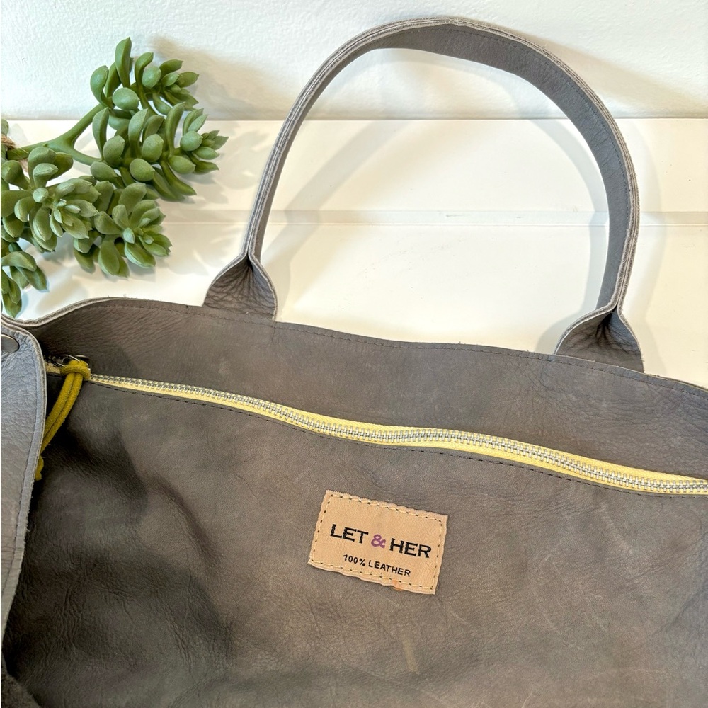 AMAZING Let & Her Oversized Gray Aztec 100% Leather Bag - Picture 4 of 12